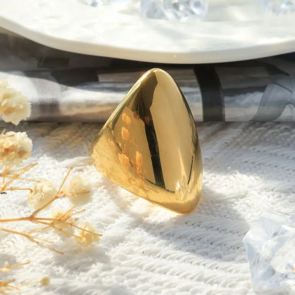 Exaggerated wide-faced smooth teardrop glossy stainless steel 18K gold-plated ring, retro geometric style, unisex jewelry gift