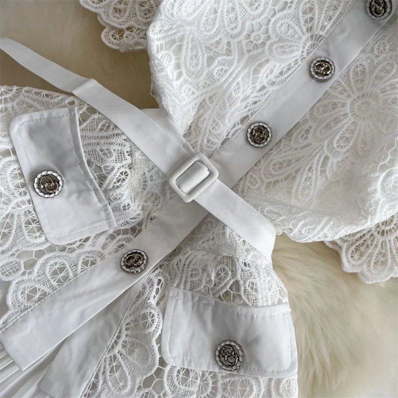 2025 여름 빛 럭셔리 사교계 기질 짧은 소매 옷깃 레이스 철자 허리 슬리밍 단어 Pleated 드레스 여성을 받기