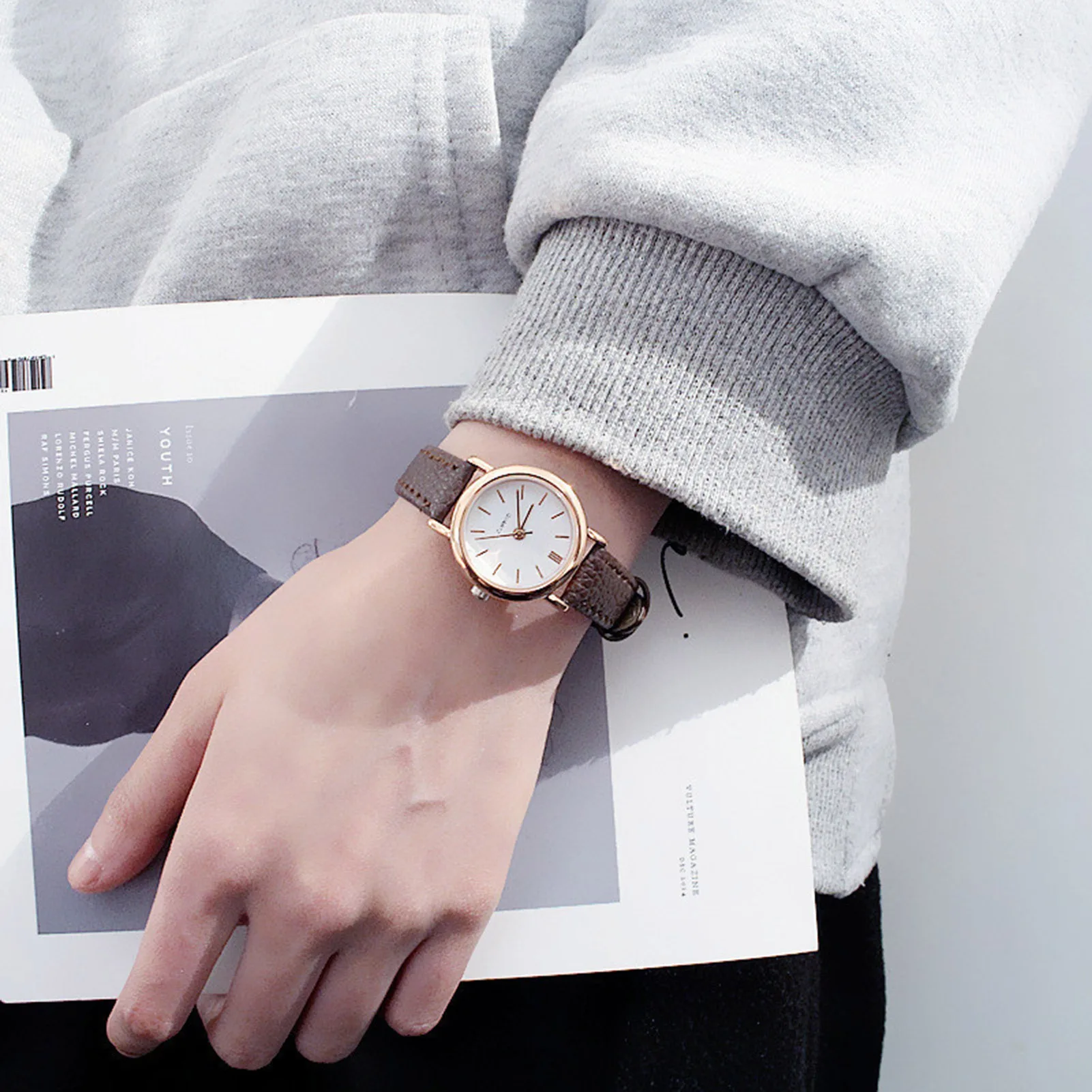 Women's Fashion Quartz Watch Minimalist Round Dial Small Leather Quartz Wrist Watch for Girlfriend Birthday Gift
