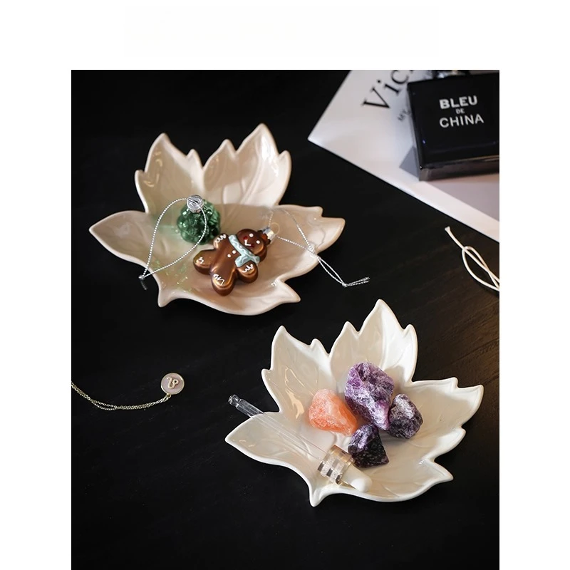 Modern, Simple and High-appeal Maple Leaf-shaped Candy Plate, Exquisite Living Room Fruit, Snack, Dried Fruit and Pastry Plate