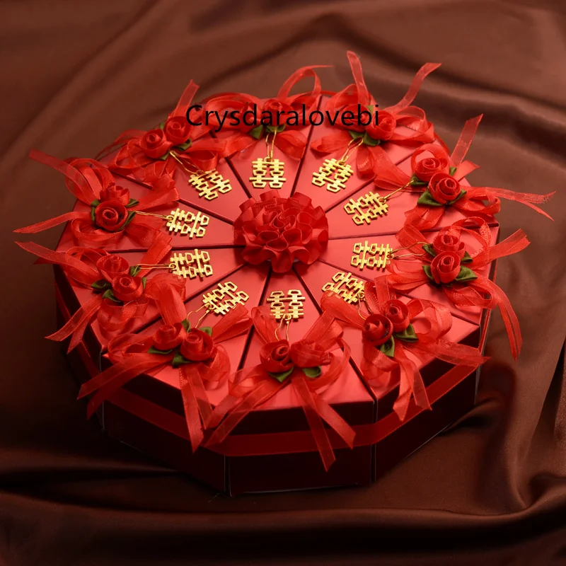 20pcs Blue / Red Triangular Cake Style Wedding Favors Candy Boxes Party Gift Box With Faux Flowers Ribbons Tags