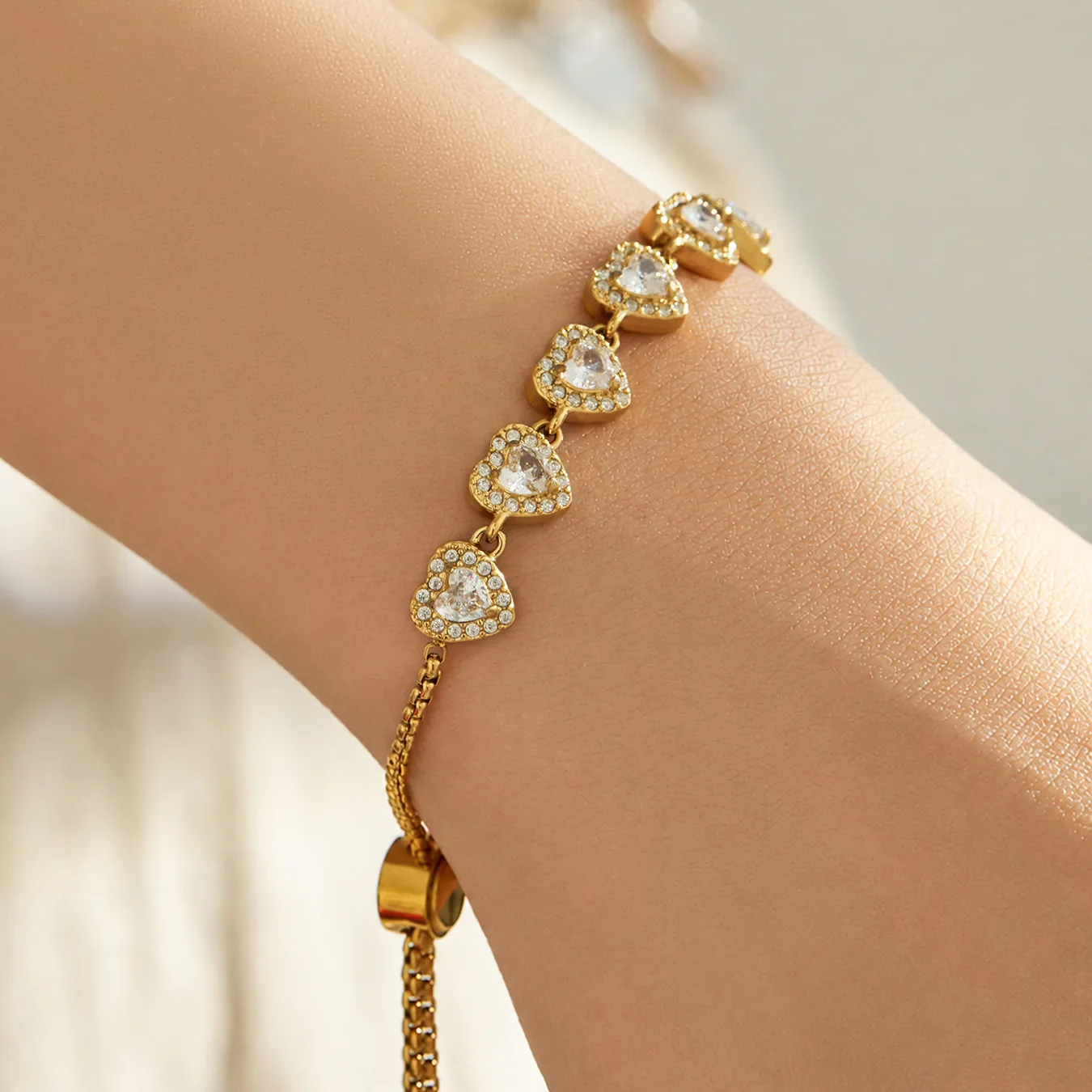 Farbiges Zirkon-Herz-Armband, Edelstahl-Kettenarmband, 18k Vergoldete Armbänder, Verstellbare CZ-Charm-Armbänder für Damen – Detail 3