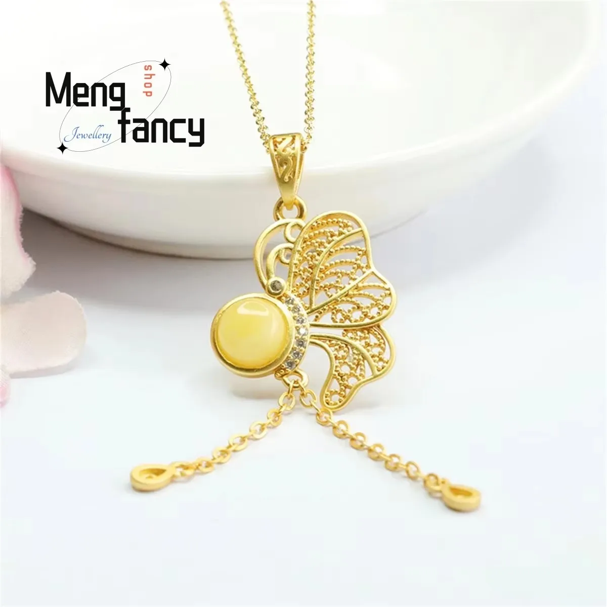 Natural Honey Wax Amber Butterfly Tassel Necklace Generous Personalized Light Luxury Charm Fashion Versatile Beauty Fine Jewelry