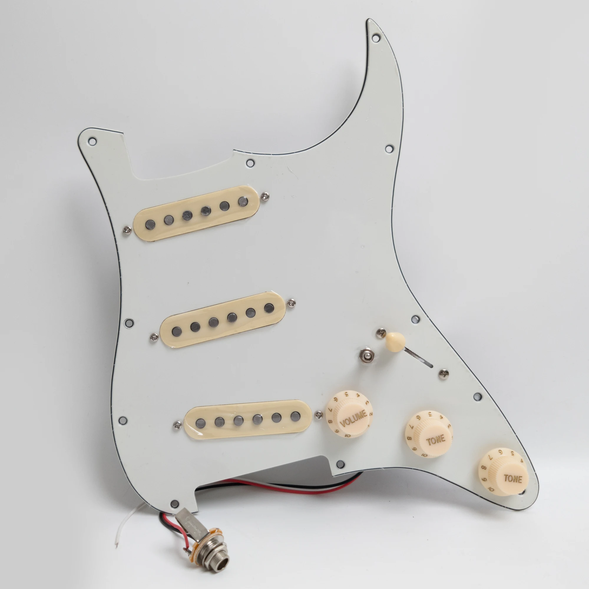 

ST Guitar Prewired Pickguard – Loaded SSS Set with Alnico 5 Pickups for Easy Installation