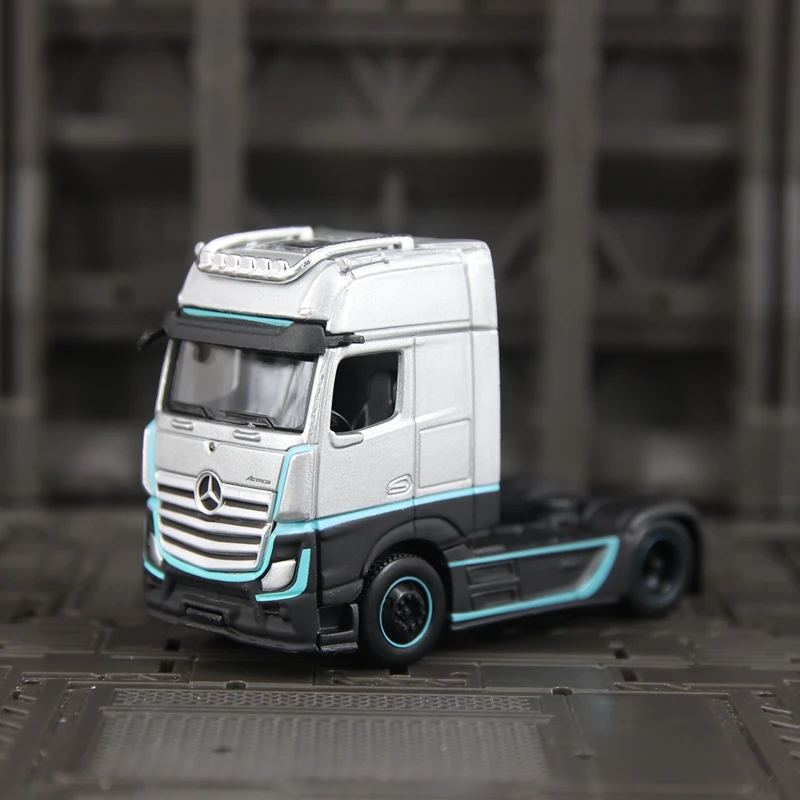 

Maisto 1:64 Simulation Mercedes Benz heavy-duty truck Actros alloy trailer model rich in details, finely crafted good quality