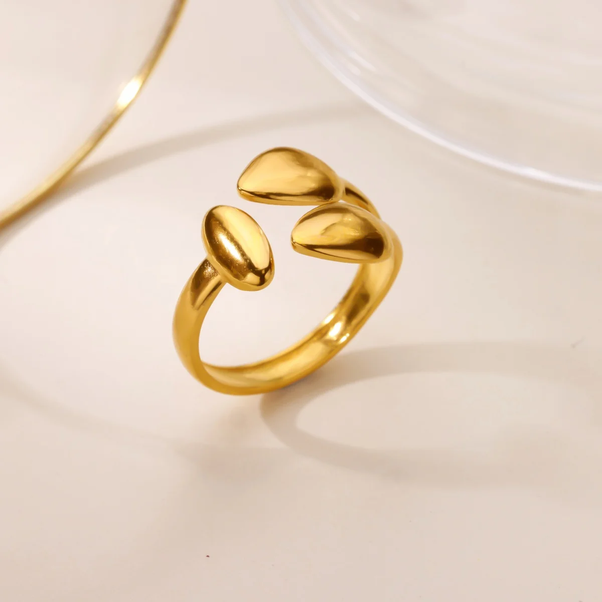 แหวนเปิดทรงเรขาคณิตสไตล์พังก์สุดหรูสำหรับผู้หญิง แหวนนิ้วสแตนเลสสีทอง แฟชั่นใหม่ปี 2025 ของขวัญเครื่องประดับคู่รักสำหรับงานแต่งงาน