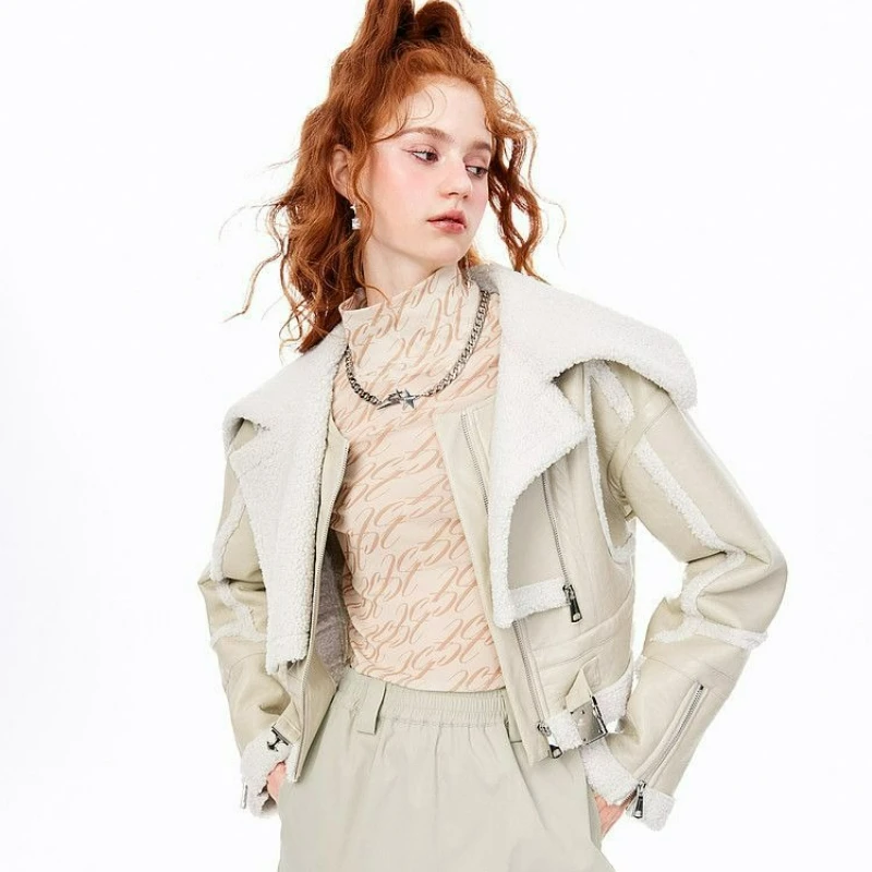 Autumn/winter 2026 New Fashion Zipper Form-fitting and Warm Woolen Jacket This Short Women Coat with A Lapel and Frilled Design