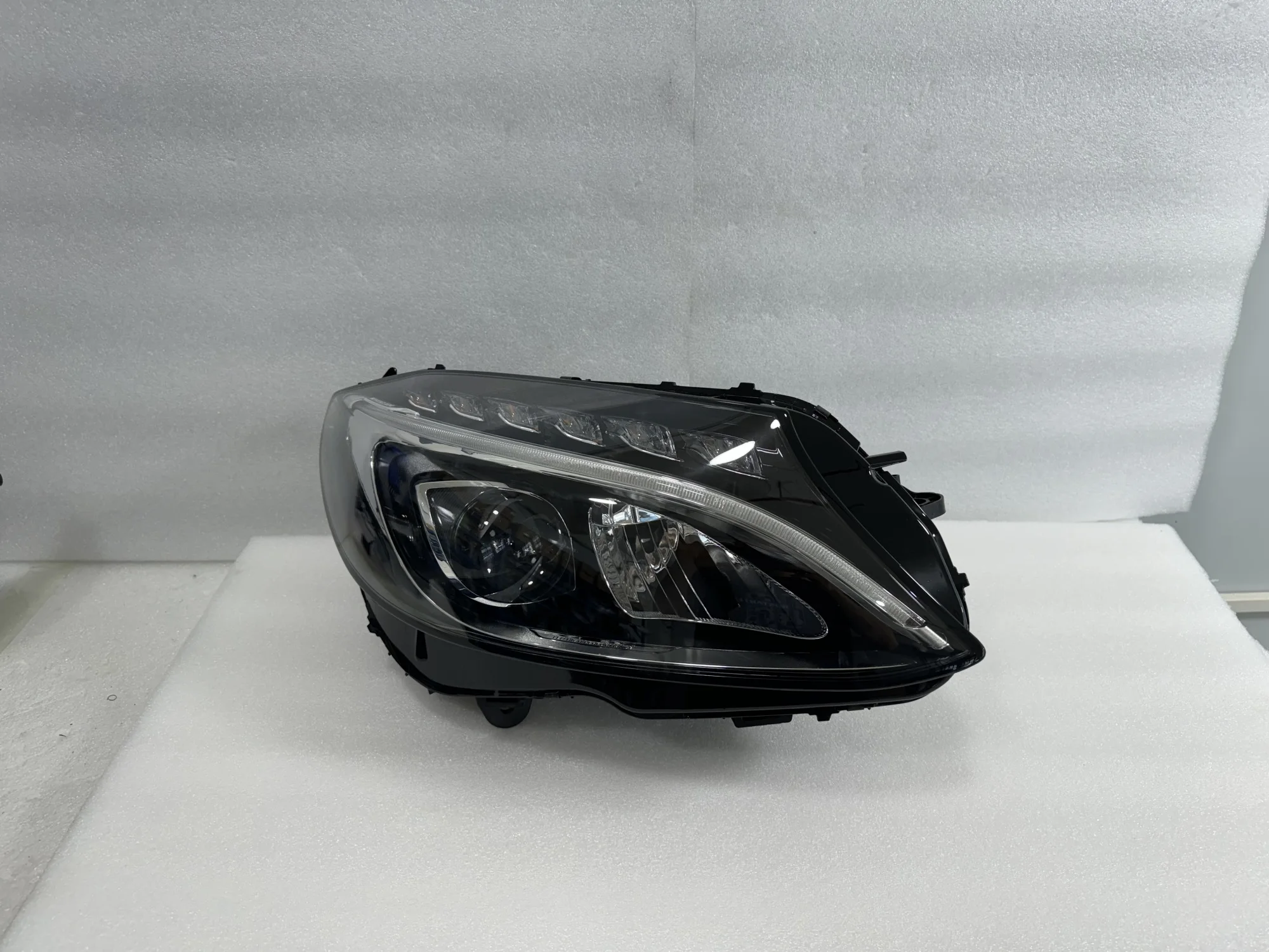 High quality headlights suitable for Mercedes Benz C-Class W205 LED headlights 2015-2018 C200 C260 C300 W205 LED headlights