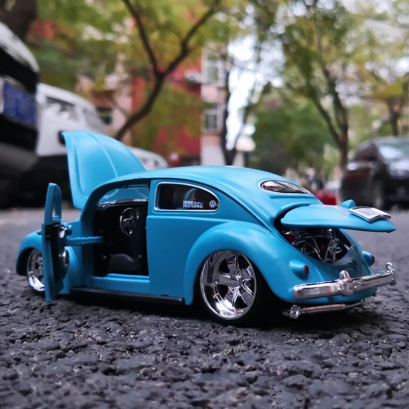 Maisto 1:24 Volkswagen Beetle Alloy Car Model Diecast Metal Toy Vehicles Classic Car Model Simulation Collection Children Gift