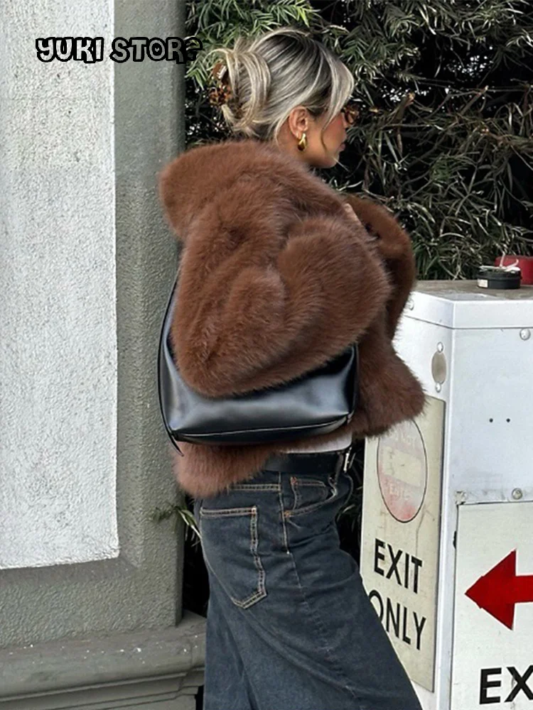

Chic Brown Fluffy Faux Fur Short Coats Women Loose Lapel Buckle Jacket 2025 Winter New Lady High Street Warm Thick Outwear