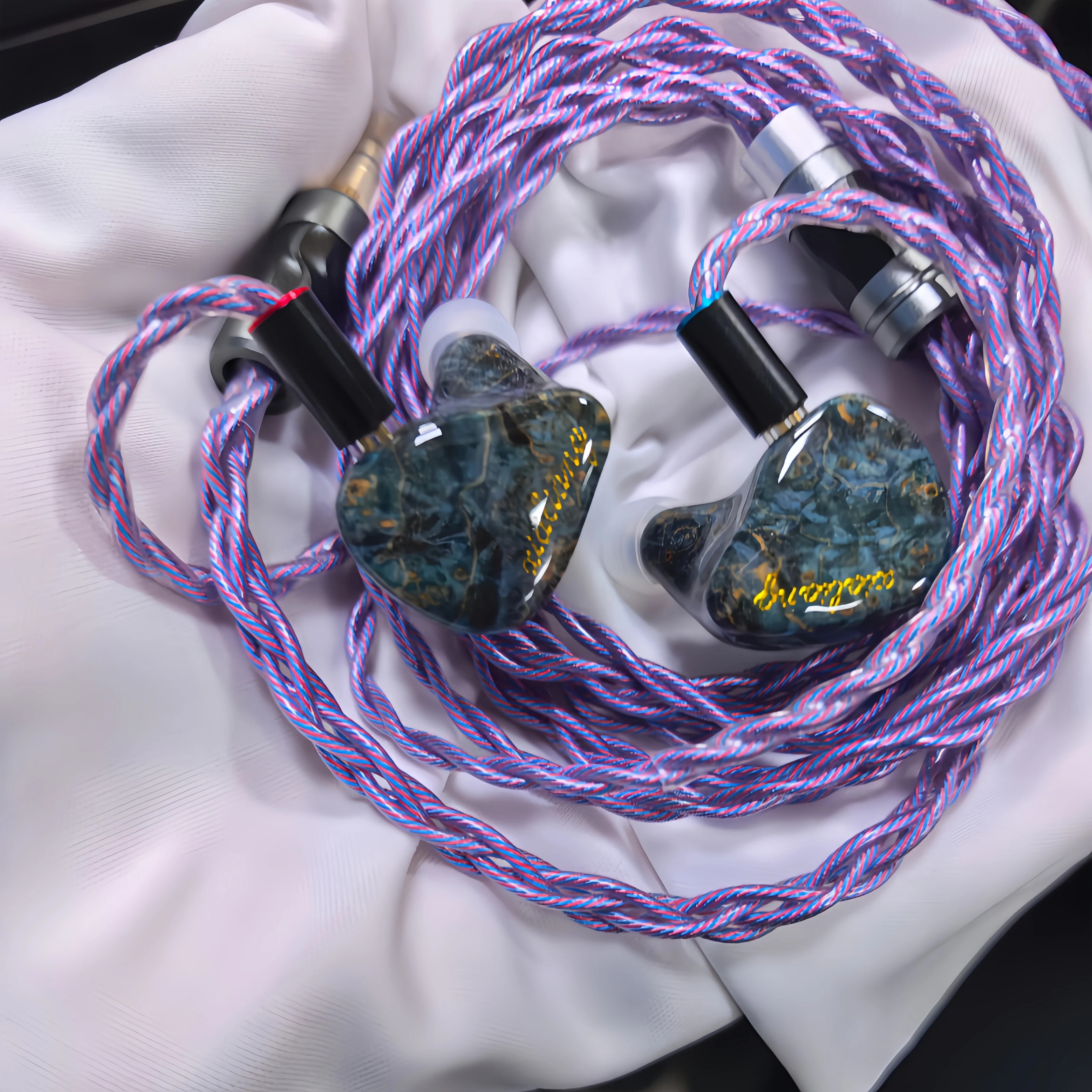 

Geekyaudio 2DD+9BA Hybrid Flagship IEMs Earphones Hifi Music Studio Stereo Bass Headphones in-ear Monitor Earbuds 2pin 0.78mm