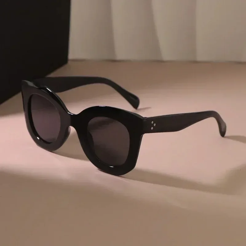 Retro Square Sunglasses Women Fashion Plastic Frame Vintage Sun Glasses Men Stylish Oversized Eyewear
