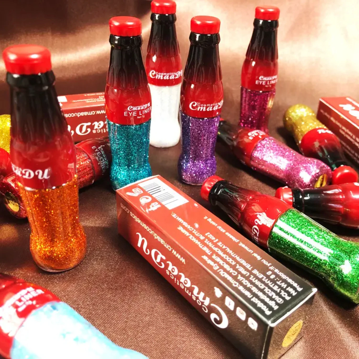 Colorful Glitter Liquid Eye Shadow Set - Waterproof Eye Shadow Makeup in Coke Bottles Shape