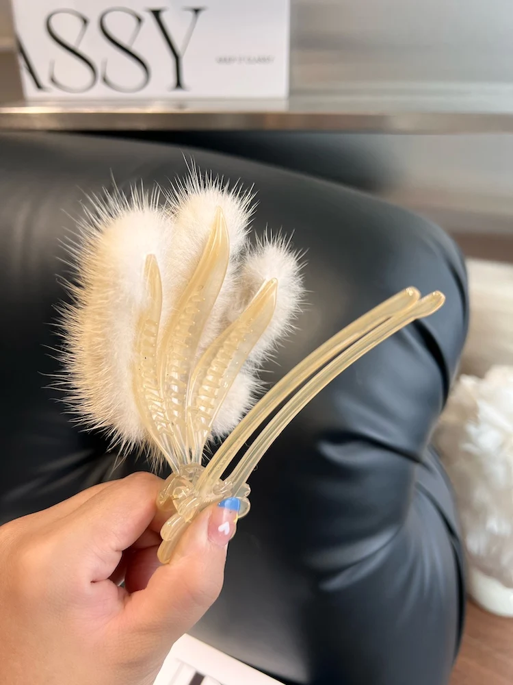 2024 Fashion Plush Natural Mink Fur New Hairpin Hair Claw Women Elegant Temperament Real Fur Hairgrips Hair Accessories