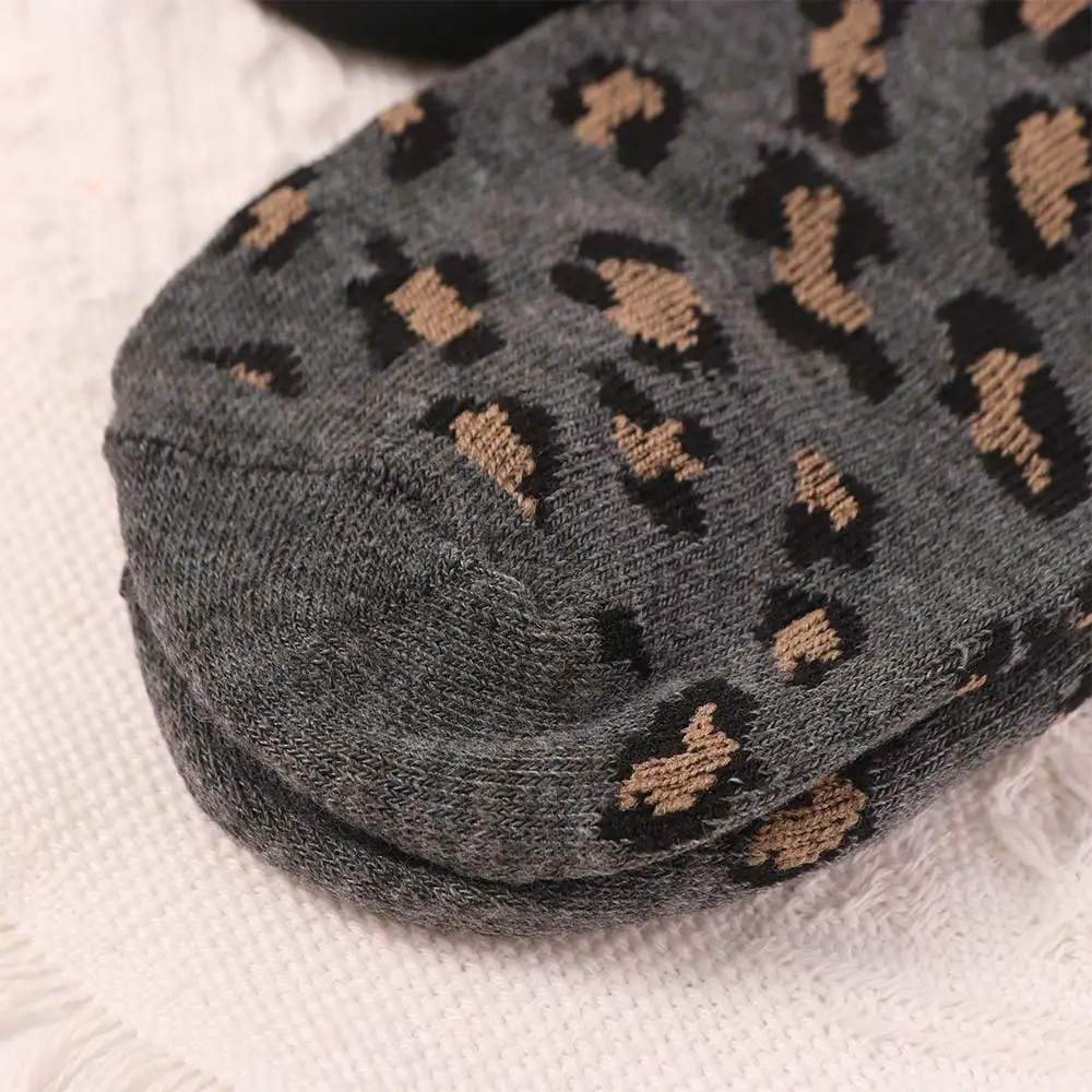

5 Pairs Korean Style Leopard Print Socks Soft Breathable Famale Tube Socks Sweat-Absorbing Elastic Mid-Calf Socks Unisex