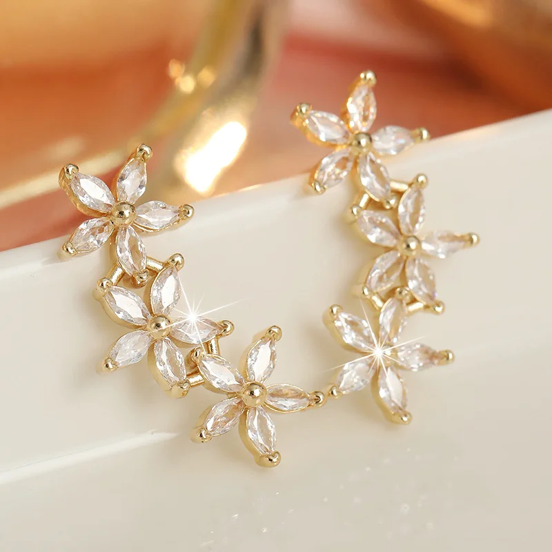 Exquisite Small Flower Studs Earrings Covered with Synthetic Zircon Shiny Brightly Earrings Women's Fresh Style Sweet Jewelry