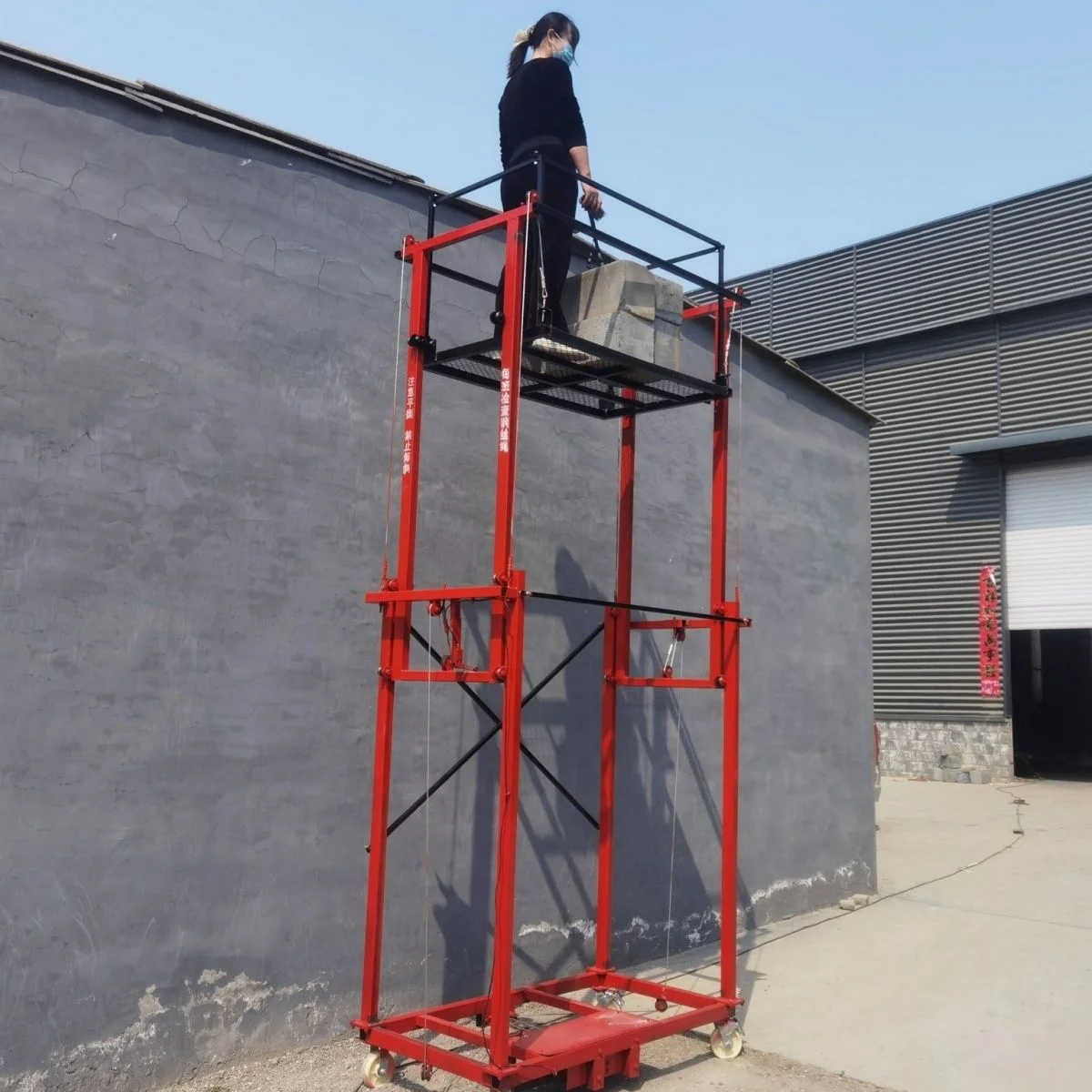 High Stability 500kg Hydraulic Electric Scaffold Lift Electric Scaffolding Lift Platform for Retail Hotels Manufacturing Plant