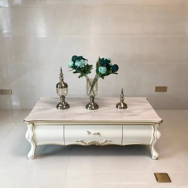 

Прямоугольная простая комната в стиле постмодерн с белой отделкой из массива дерева.