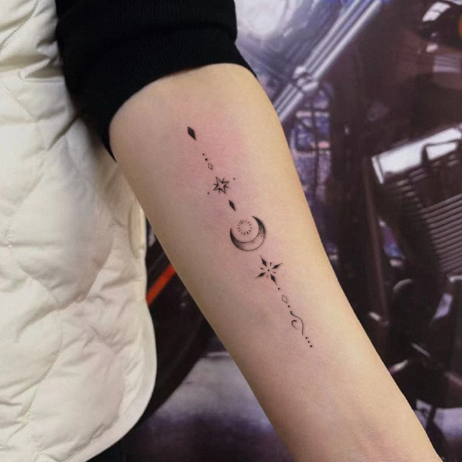 

Minimalist Geometric Star Moon Tattoo Sticker Waterproof Long Lasting Fine Line Temporary Tattoo for Women