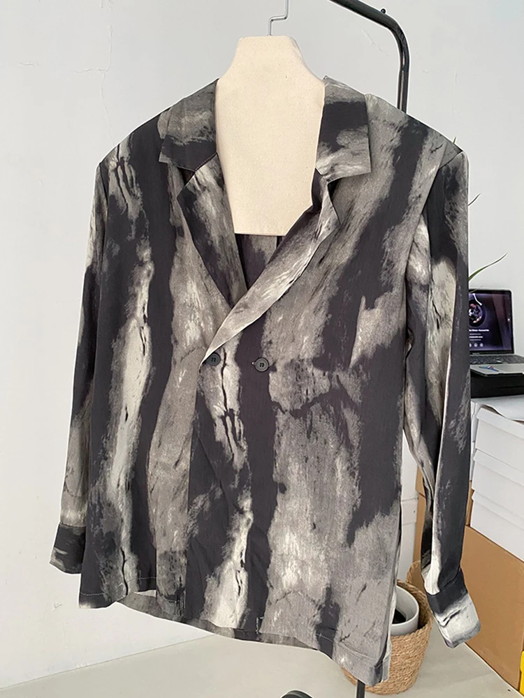 [EAM] Women Black Tie Dye Should Padded Big Size Blouse New Lapel Long Sleeve Loose Fit Shirt Fashion Spring Autumn 2024 1DF0348