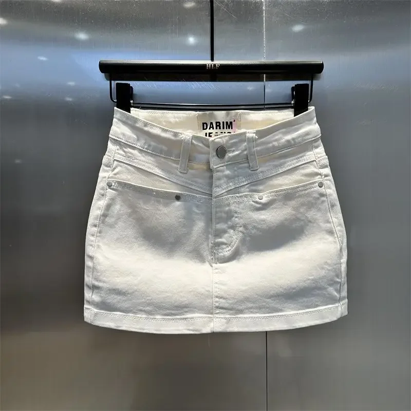 

Off-white spice girl hip-wrapped denim skirt with new design in summer of 2024. Pocket waist-closed skirt to prevent exposure.