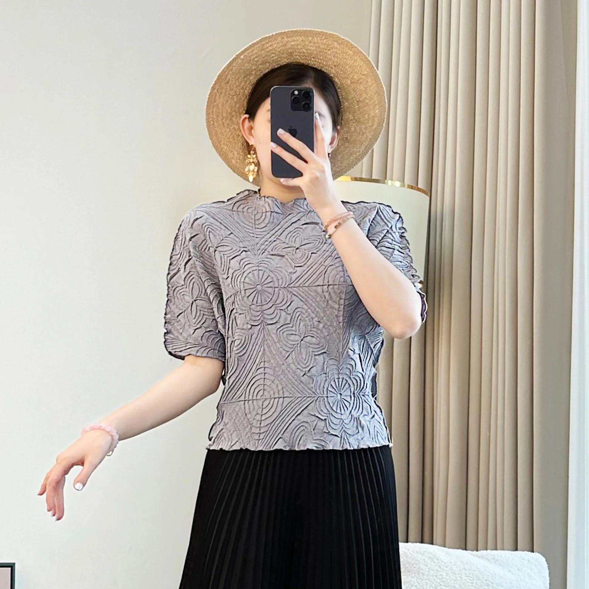 

Miyake Pleated Top Women 2025 New Solid Color Embroidered Round Neck Bat Sleeve Comfortable Casual Versatile T-shirt for Women