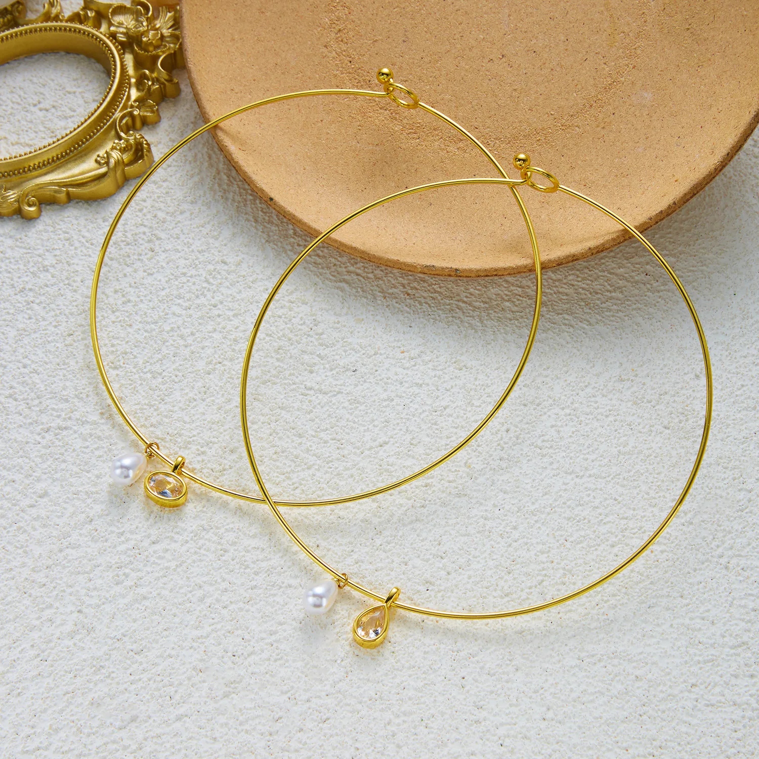 Minimalistische, vergoldete Halskette aus Edelstahl mit Zirkonia-Steinen für Damen, Imitationsperlen, Zirkonia-Anhänger, Party-Schmuck, Geschenk. – Detail 7