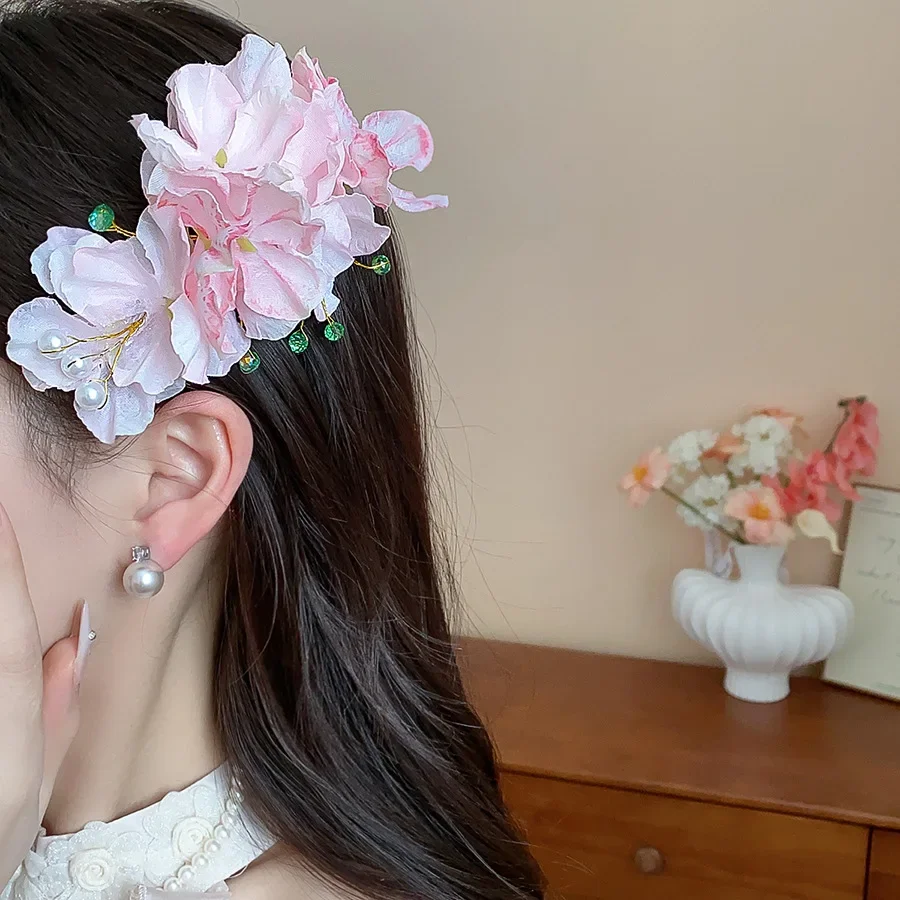 Vielseitige Romantische Künstliche Blumen-Haarspangen für Frauen, Frische Süße Blumencluster-Quasten-Haarklammern für Urlaub, Reisen und Fotoshootings M – Detail 4