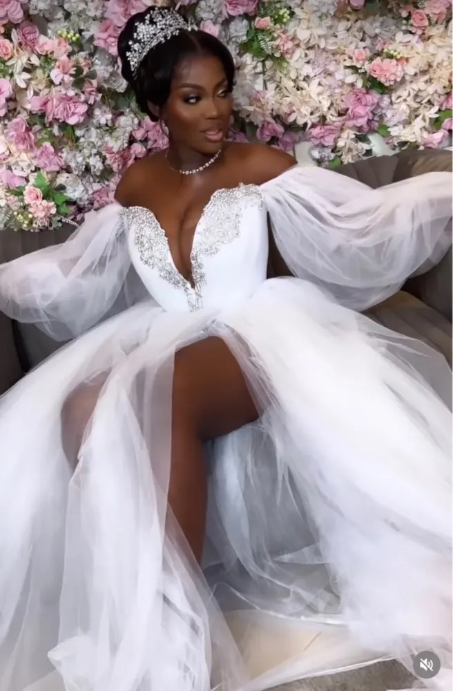 Branco da noiva robes para o casamento fora do ombro manga longa lado dividir tule cristal africano vestidos de banho nupcial roupões de mariee