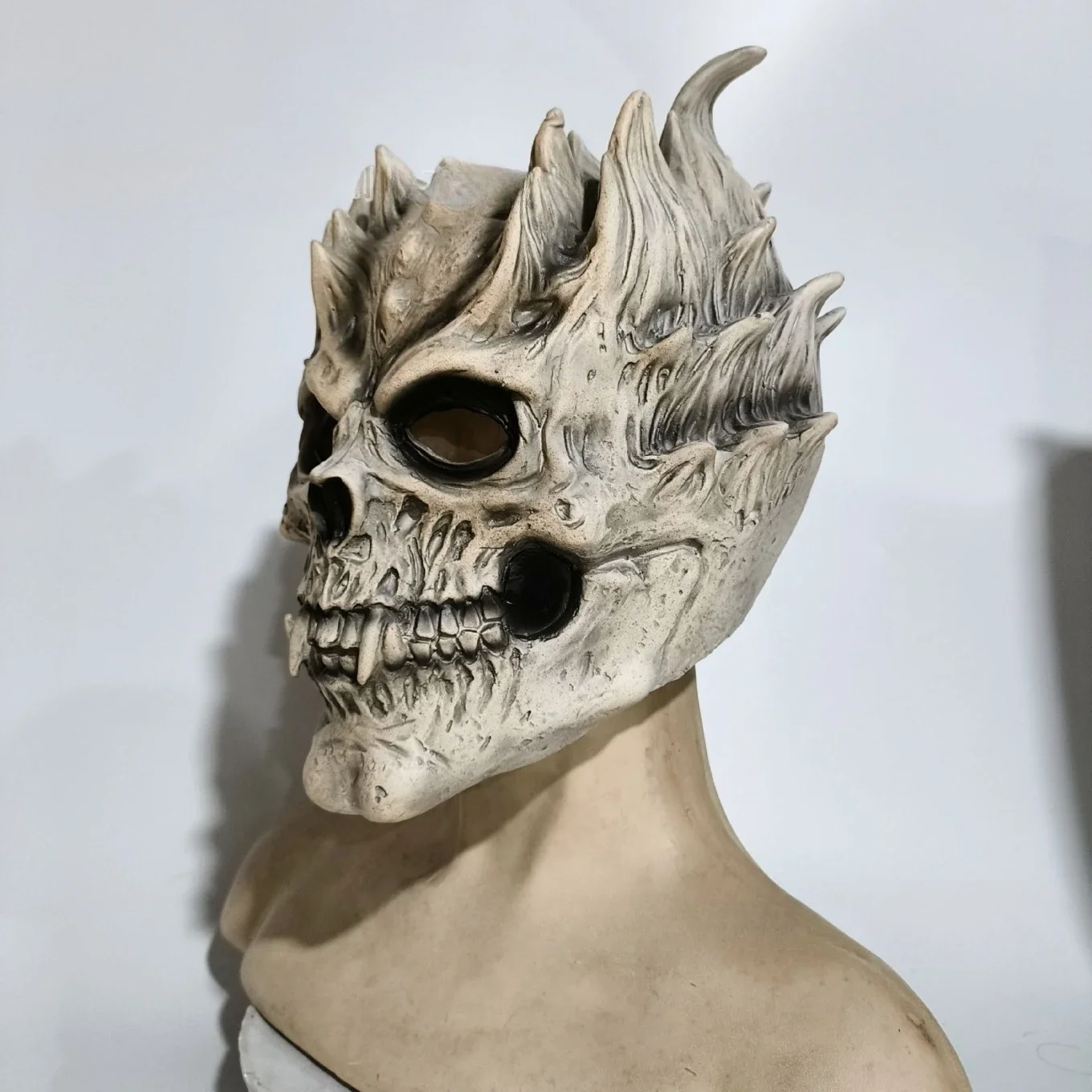 

Horror Monster Skull Mask Death Demon Warrior Skull Headcover Halloween Demon Cosplay Dress Up Prop Skull Creepy Masques Latex