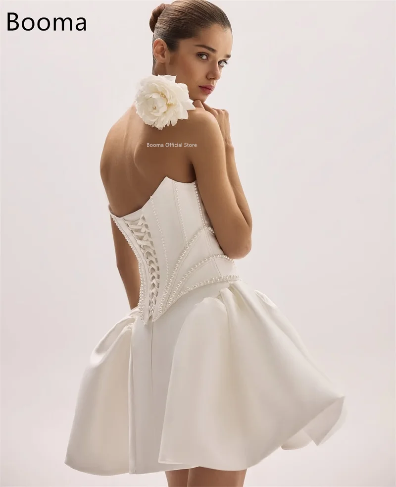 Booma eenvoudige parels strapless mini trouwjurken plooi satijnen korset mouwloze bruidenjurk op maat gemaakt 2025