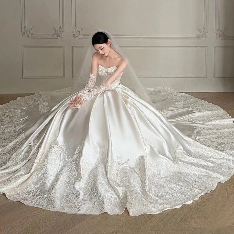 

Customized Luxury Satin A-Line Wedding Dress With Lace Strapless Corset Bridal Gown With Cathedral Pattern And Veil