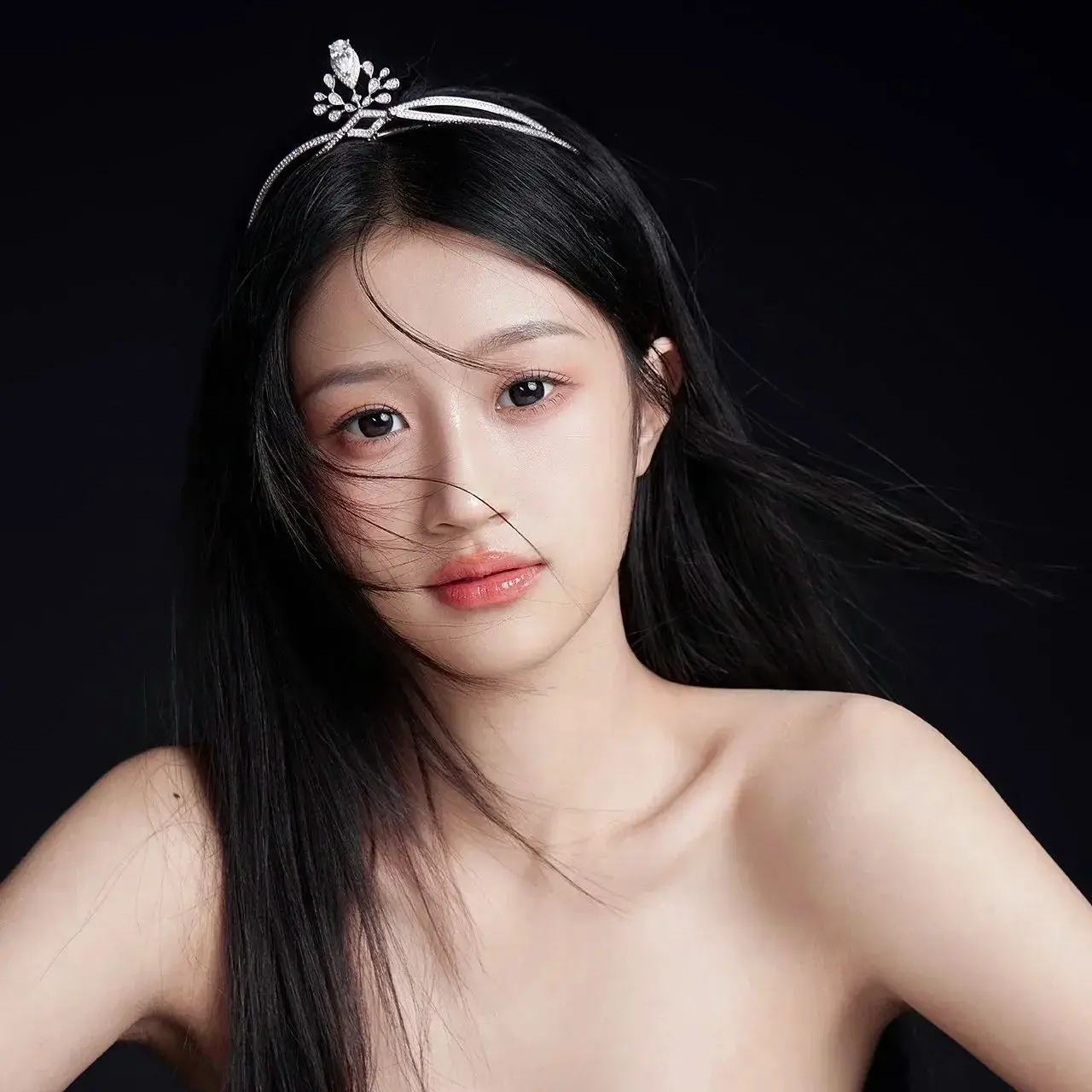 

Простая кубическая корона для невесты с цирконами, великолепный аксессуар для волос для свадебной фотосессии