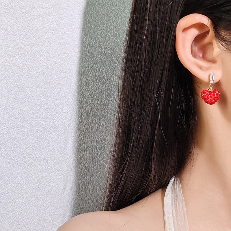New Year's Fashion Red Heart Pendant Necklace, Suitable for Elegant Temperament of women Holiday Party Accessories and Gifts