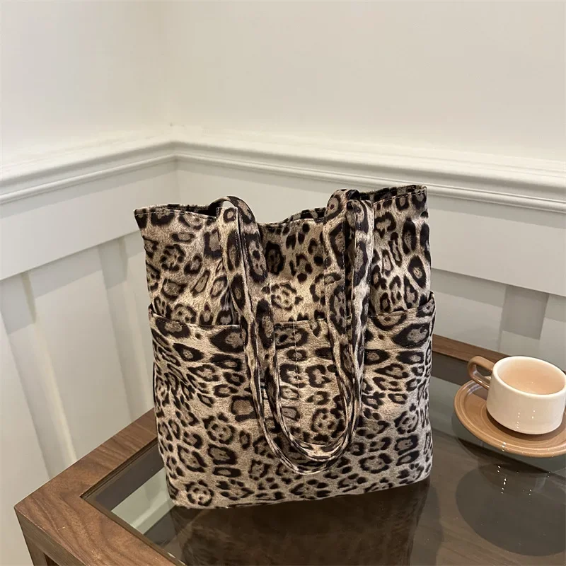 

2025 New Spring Large Capacity Bags Women's Popular Leopard Print Shoulder Bag Leisure Commuter Tote Bag