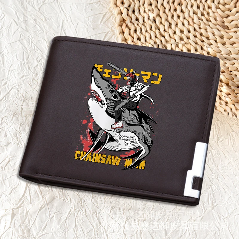 กระเป๋าสตางค์หนัง Chainsaw Man แบบสั้น แฟชั่นธุรกิจ บางเฉียบ มินิมอล พับสองตอน ใส่บัตรเครดิต กระเป๋าใส่เงินลายการ์ตูน