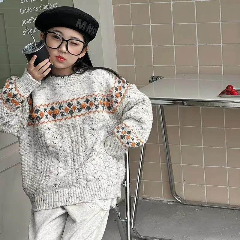 

Girls' Retro Wind Ball Sweater 2026 New Autumn/Winter Children's Stylish Knitted Sweater for Girls Interior
