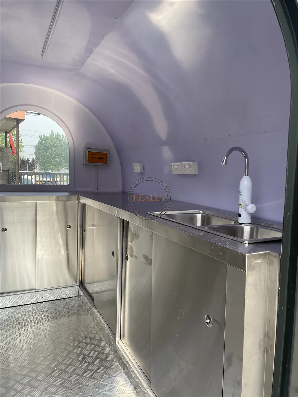 Entworfener Lebensmittelanhänger Airstream Mobile Food Coffee Truck Bar Catering-Anhänger Voll ausgestatteter Eiscreme-Essensmittelwagen