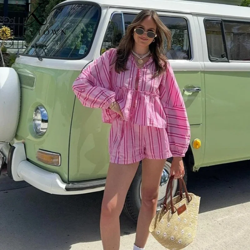 Conjunto de 2 Piezas para Mujer, Otoño 2026, Blusa de Manga Larga con Tiras en la Parte Delantera y Pantalones Cortos de Cintura Alta, Estilo Casual y Chic para Vacaciones
