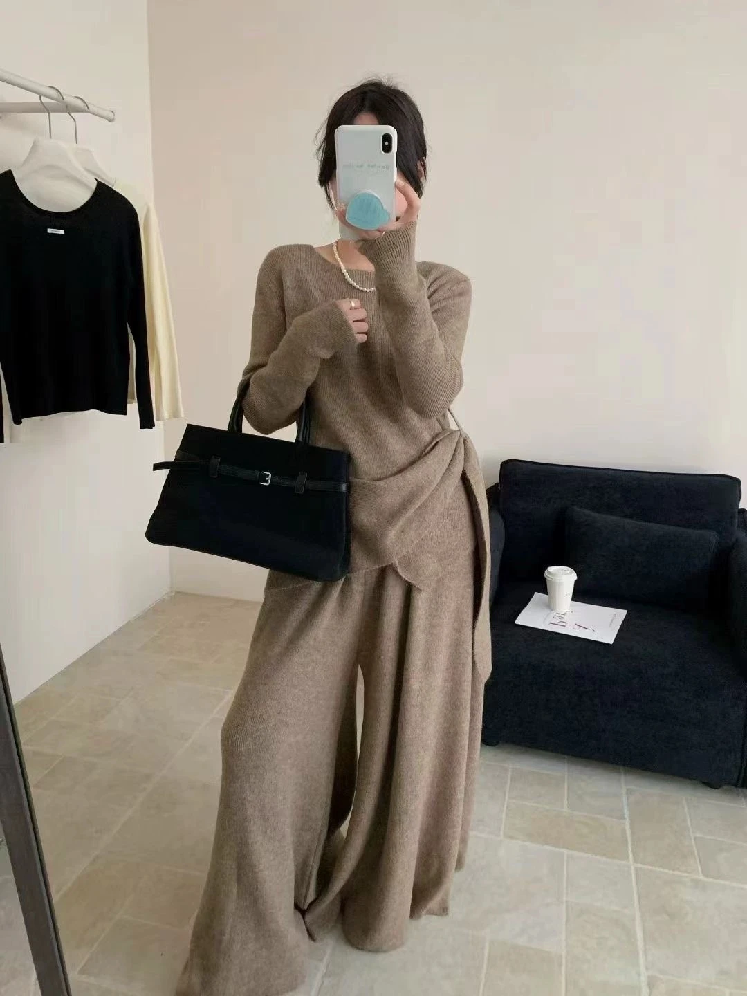 

Осень/зима, комплект из 2 предметов, винтажный свитер из жареного теста с круглым вырезом и длинными рукавами, теплый шарф, шорты, повседневный комплект из трех предметов