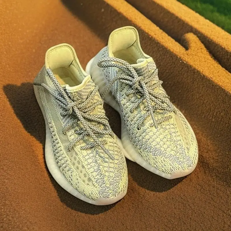

Bestselling versatile and fashionable thick soled sports shoes paired with casual sports basketball shoes