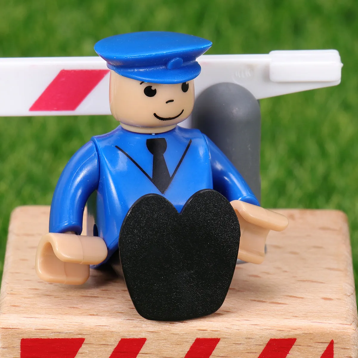 1Pcs Traffic Roadblock Railing Solid Beech Realistic Colors Early Learning Gift Simulation Traffic Game Accessories Barrier