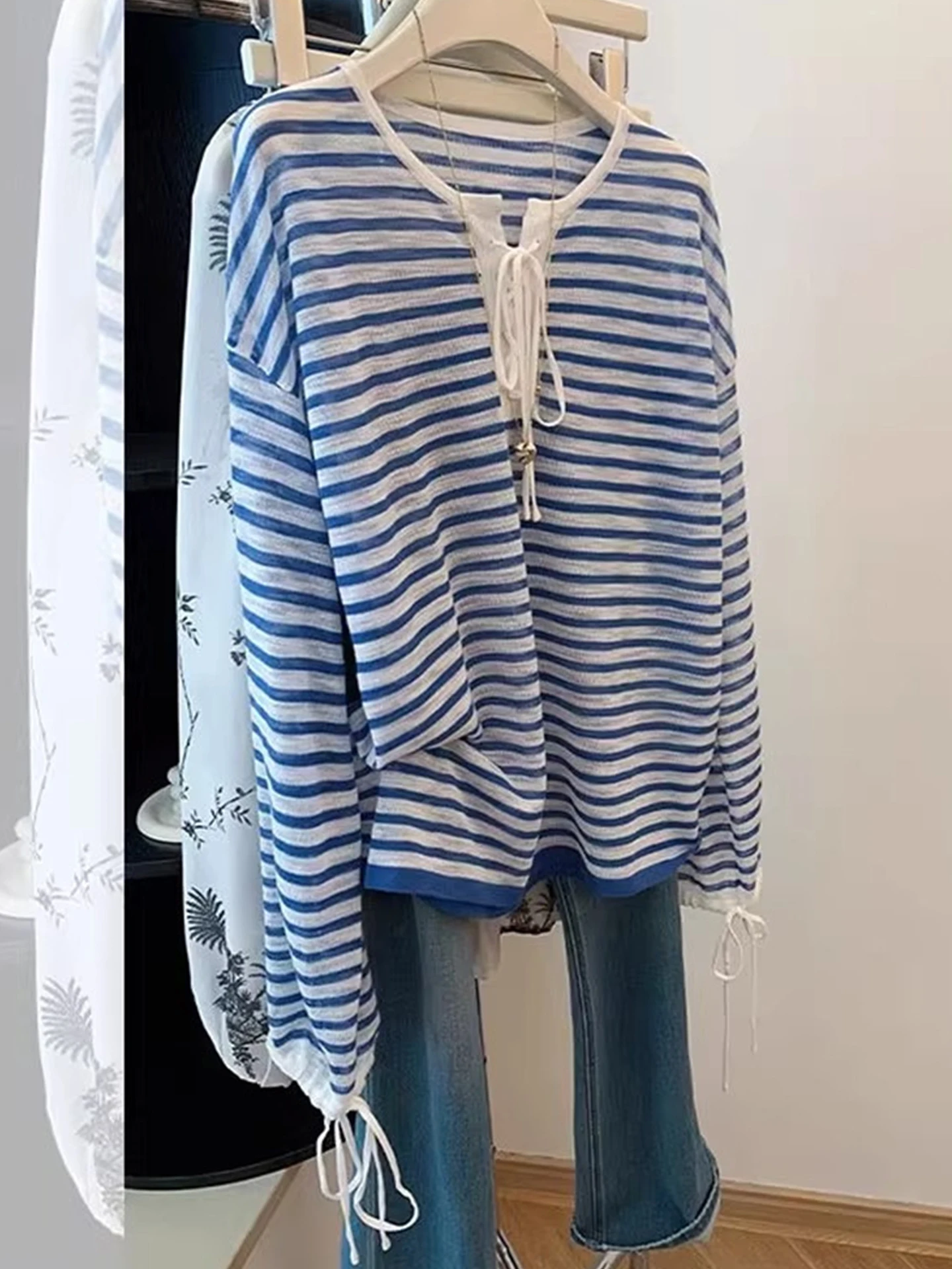 

Полосатая вязаная футболка с длинными рукавами, удобная, дышащая, с защитой от солнца, для поездок на работу, модная, стройнящая, с цветными вставками.