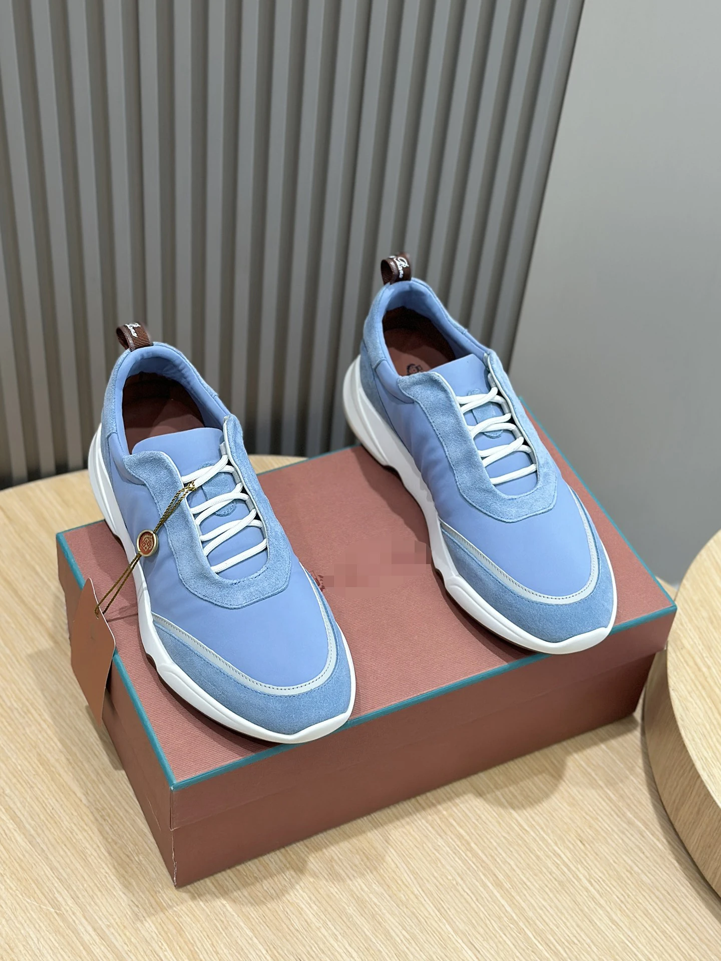 2024  DIKU  JINGNew men's sports shoes are coming, made of cowhide and suede, creating a comfortable and versatile boutique shoe