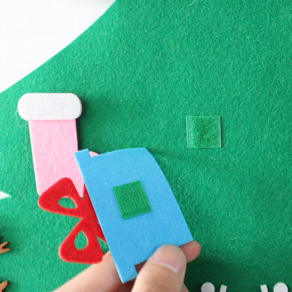 

Dark Green Felt Christmas Countdown Calendar 1-24 Days Hanging Advent Decor with Pockets for Tree Ornament Daily Surprise