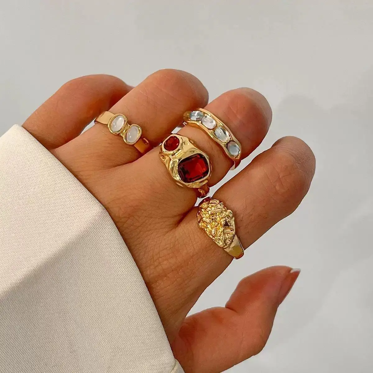 4PCS Vintage Gold Color Irregular Ring Set for Women Wedding Knuckle Ring Couple Stackable Finger Rings Trendy Jewelry Accessory