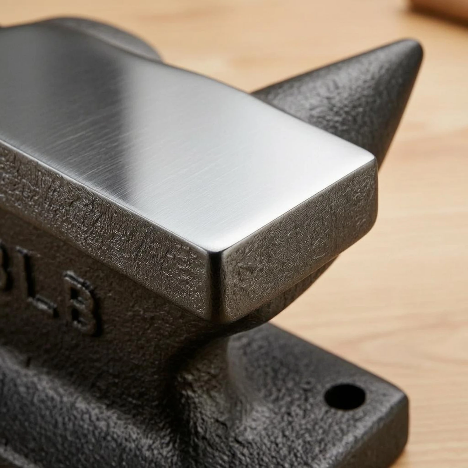 Tapered Anvil Polished Face Cast Iron Anvil Heavy Base Sturdy for Forging