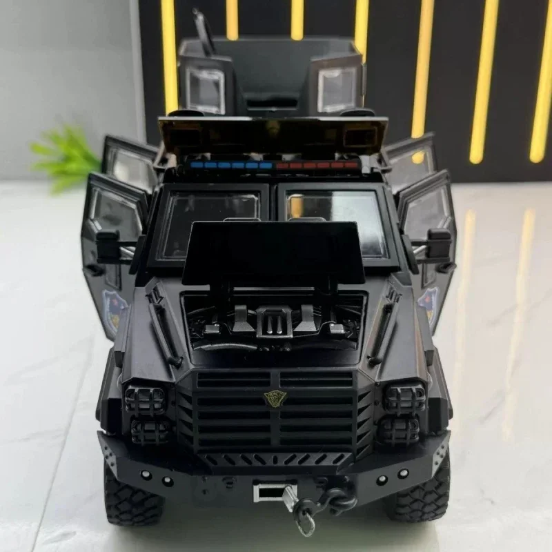 Modelo de carro anti-motim para crianças, tigre do dente de espada, carro fundido, veículo off-road, som e luz, puxar para trás, presentes