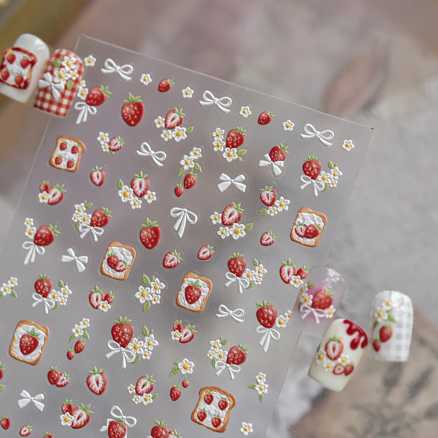 Nail Art Strawberry - Niedliche Erdbeer-Toast-Nagelaufkleber Süße 3D-Blumen-Schleifen-Nagelkunst-Sticker Selbstklebende 3D-Nageldekoration