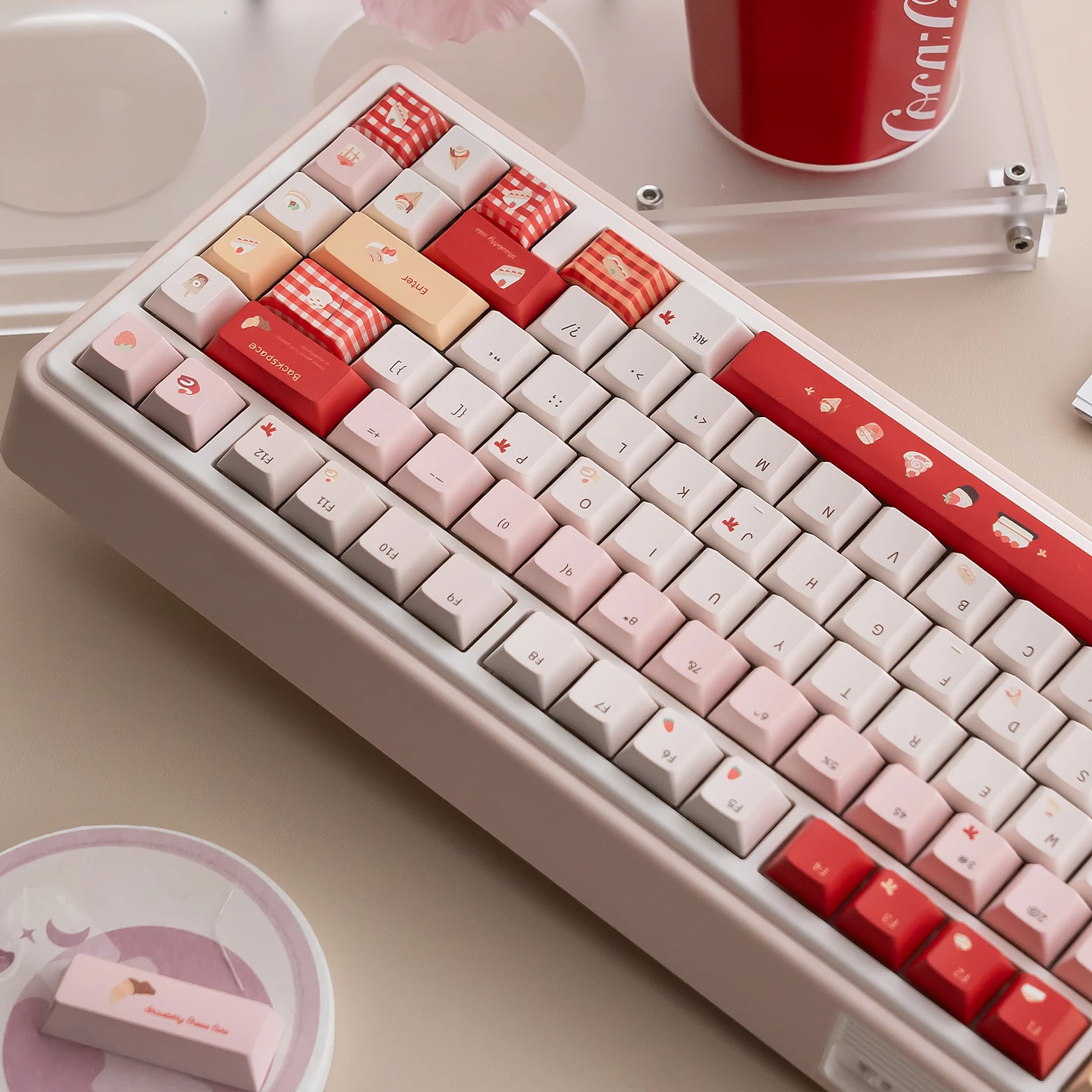 Urocze nakładki na klawisze w kształcie truskawek, PBT Cherry Dye-Sub, nakładki dla dziewczyn, kompatybilne z klawiaturami mechanicznymi Mx Cherry 61/64/87/96/104 — zdjęcie produktu 6